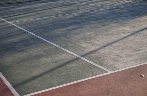 n entretien approprié est crucial pour prévenir les dommages sur les courts de tennis en béton poreux. En effet,