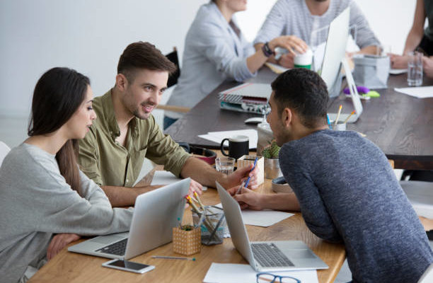 Notre service propose justement une rédaction SEO Lyon pensée pour construire une visibilité solide sur le long terme, en