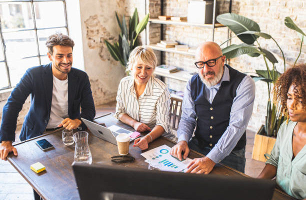 la mise en place d’une stratégie de rédaction SEO Lyon permet de produire des articles informatifs, structurés